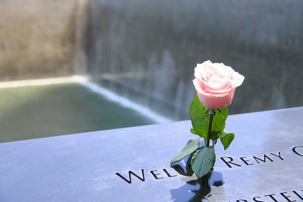 Personnalisez la plaque funéraire de votre choix en un clic